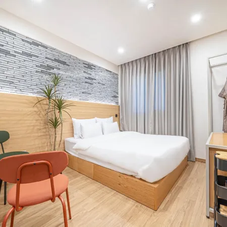Geojedo Jangseungpo Kamrest Hotel Отели рядом с достопримечательностью «Колледж Кодже»
