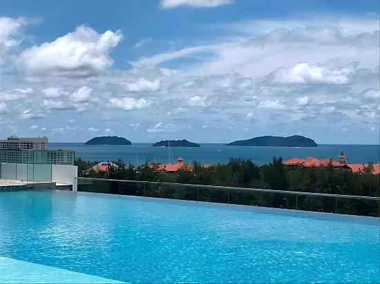Sunset Seaview Vacation Condos @ Infinity Avenue