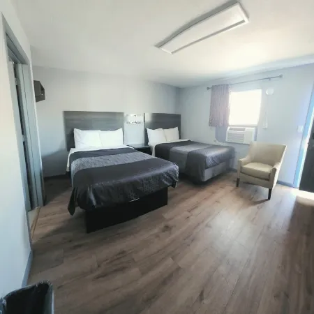 Plaza Motel