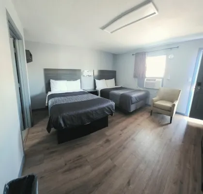 Plaza Motel