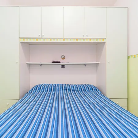 Apartment in Villa 2 to 4 Persons with Large Private Garden Sole