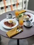Yello Hotel Cebu - 朝食