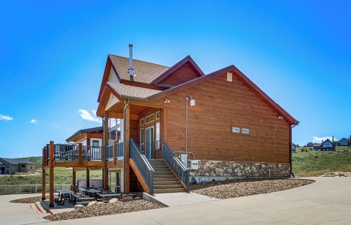 Cabin w/ Beach Access, Sport Court, Hot Tub & View