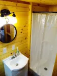 Moonshine Cabin tucked away on the Mountain,Great Location with private Hot Tub! - balcony
