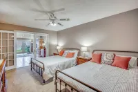 Private Shoreline & Green Bay Views! Family Home -  Privatzimmer