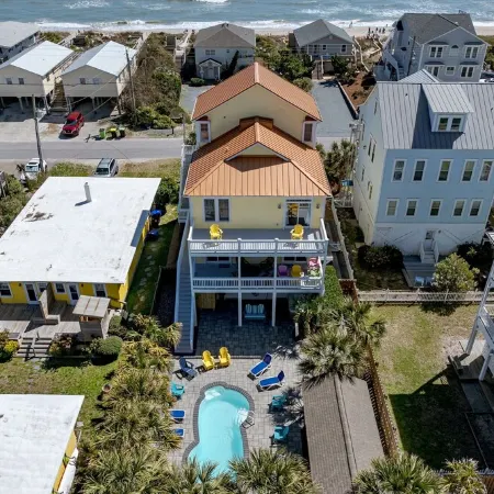 Southern Comfort : Private Pool, Hot Tub, Ocean Views, Elevator, & Walk to Town