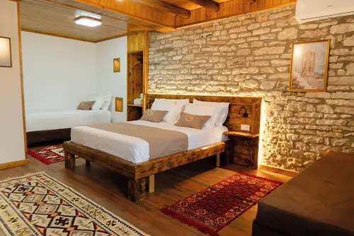 The Golden View Guesthouse - Homestays