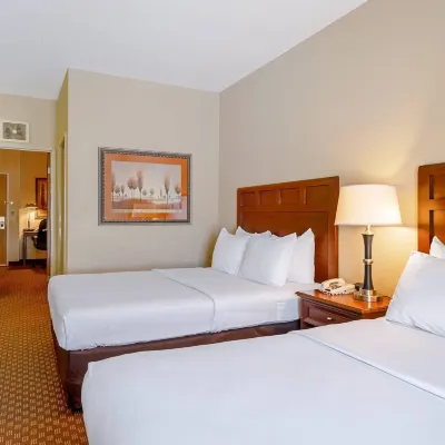 Quality Suites San Antonio Northeast Hotels near James Park