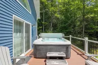 Hot Tub, Grill & Mtn Views! Benezette Cabin - parking