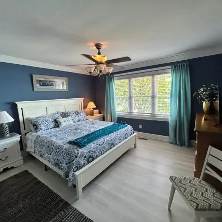 #1 Rated Vacation Home w/ Deep Water on the Main Channel Hotels in Clines