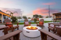 The Ridge Family Pickleball Pool Hot Tub - Jacuzzi