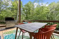 Mtn Retreat w Hot Tub Resort Amenities Grill - 3 stjerner