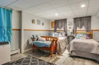 3 Mi to Shore! Searsport Apt w/ Shared Pool - 2 estrellas