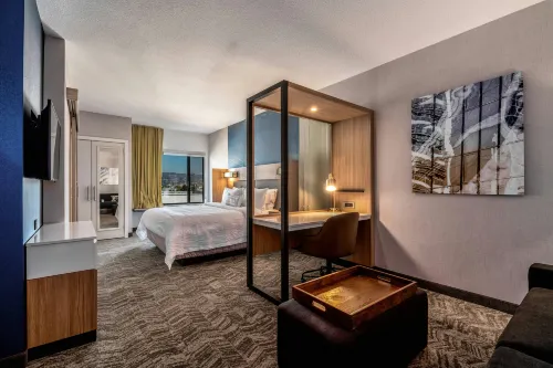 SpringHill Suites Oakland Airport - parking