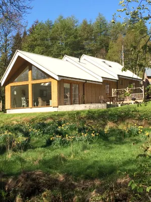 Beautiful river fronted house with private hot tub - Villas
