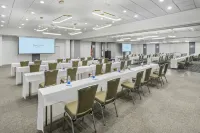 Sea Crest Beach Hotel - Pet-friendly