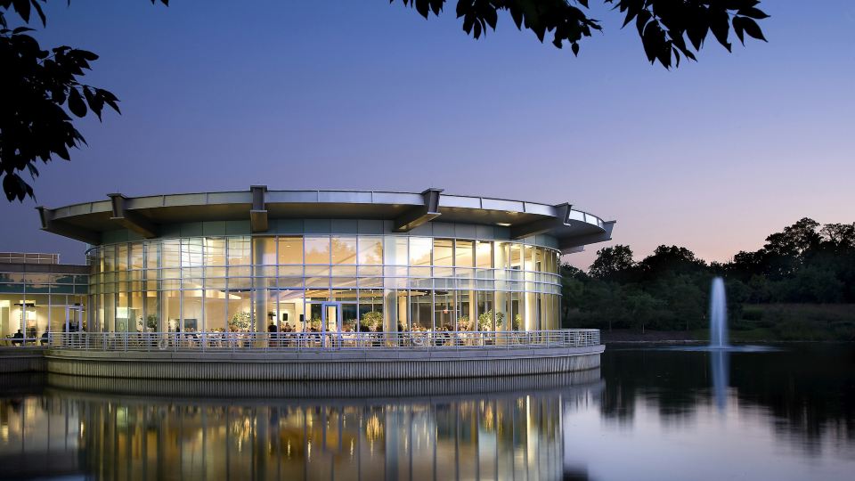 DoubleTree Suites by Hilton & Conference Center Chicago - Downers Grove
