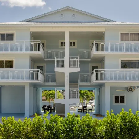 Jaw-dropping Canal View Key Largo Boat Slip, Bay