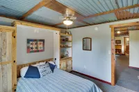 Waterfront Pelican Lake House w/ Dock - 2 estrellas