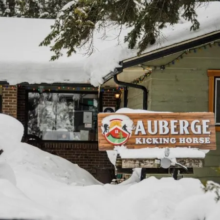 Auberge Kicking Horse Guest House
