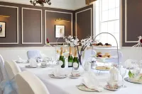 Macdonald New Blossoms Hotel - Spa
