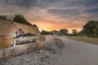 The Stargazer Cabin - A Boutique Hill Country Retreat - Chalets