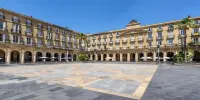 Casual Arriaga - 2-Star