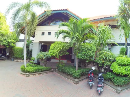 Sapta Nawa Resort 1 Gresik Отели в г. Gresik