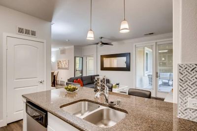 Other #1 Location - Fast Wifi - Work Area - 2Br/2.5 Bath - Free Parking (FV1) Photo