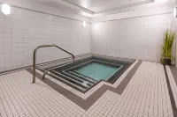 Super 8 by Wyndham Winnipeg West - Hot Tub