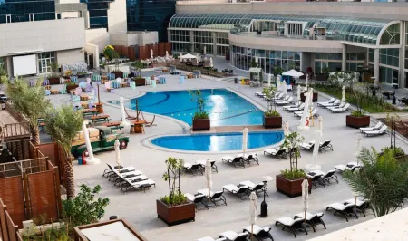 Al Ain Palace Hotel Abu Dhabi Отели рядом с достопримечательностью «INSEAD Middle East Campus»