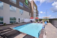 Holiday Inn Express DONALDSONVILLE by IHG - Swimmingpools
