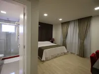 Holiday & Business Hotel - Em Frente ao Centro de Eventos e Arena Conda Hotels in Chapeco