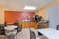 Super 8 by Wyndham Chipley Hotels in Chipley