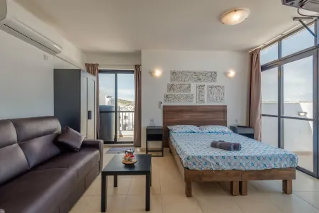 GetawaysMalta - Penthouse 14 with Seaview Terrace