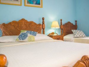 Casa Miriam y Sinaí, Room 1, Comfy Bedroom at Havana's Heart