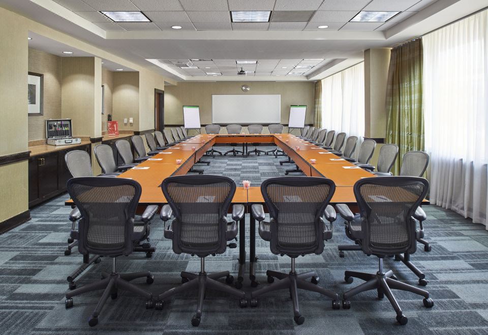 쉐라톤 마이애미 에어포트 호텔 수영장