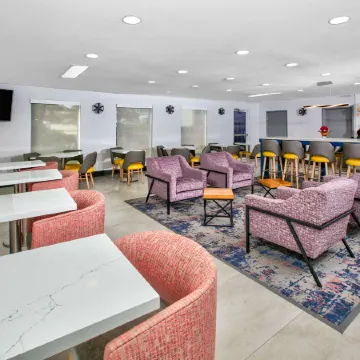 La Quinta Inn & Suites by Wyndham Dallas - Las Colinas
