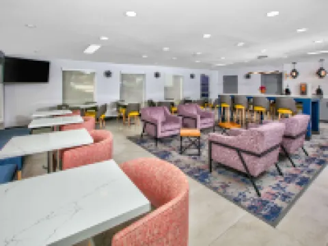La Quinta Inn & Suites by Wyndham Dallas - Las Colinas