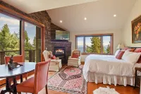 Luxury Mountain Chalet Deck w/ BBQ & Lake Views