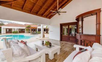 Casa de Campo Villa Luxurious Property up to 12 People with Pool Jacuzzi BBQ Golf