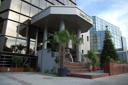 Acapulco Hotel Отели в г. Targsoru Vechi