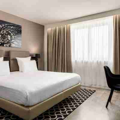 AC Hotel Paris Porte Maillot by Marriott Rooms