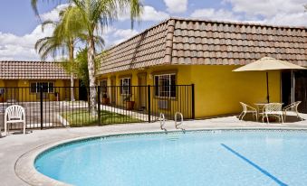 Rodeo Lodge