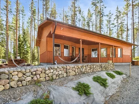 Lepovalkeinen Отели в г. Soini