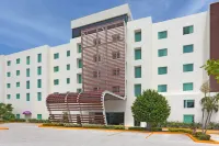Holiday Inn Express CD. Del Carmen