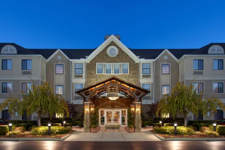 Staybridge Suites Columbus-Airport Отели рядом с Аэропорт Порт-Колумбус