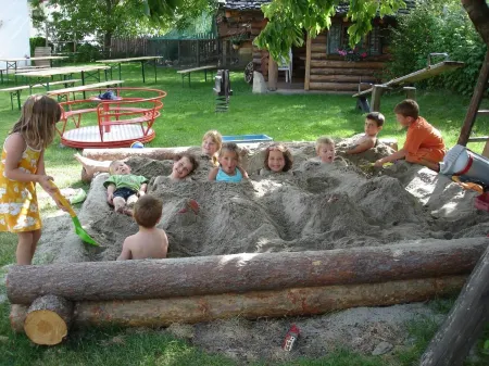 Beautiful Residence Klementhof with Garden and a Seasonal Outdoor Pool