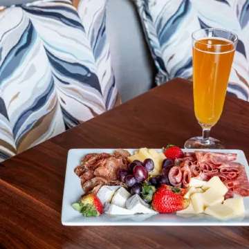 Hampton Inn by Hilton Boston Seaport District Отели рядом с достопримечательностью «Фанеил Холл Маркетплас»