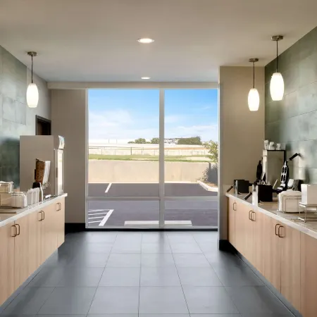 La Quinta Inn & Suites by Wyndham San Antonio Seaworld/Lafb